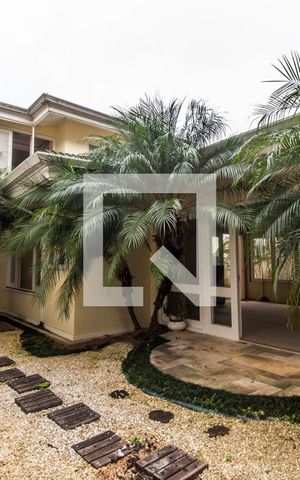 Casa de condomínio à venda com 750m², 5 quartos e 8 vagas Casa de condomínio à venda com 750m², 5 quartos e 8 vagasQuintal