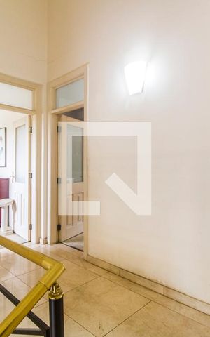 Casa de condomínio à venda com 750m², 5 quartos e 8 vagas Casa de condomínio à venda com 750m², 5 quartos e 8 vagasCorredor
