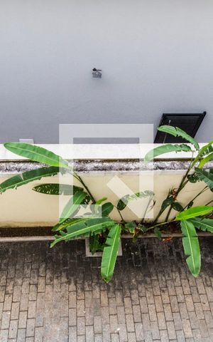 Casa de condomínio à venda com 750m², 5 quartos e 8 vagas Casa de condomínio à venda com 750m², 5 quartos e 8 vagasVista
