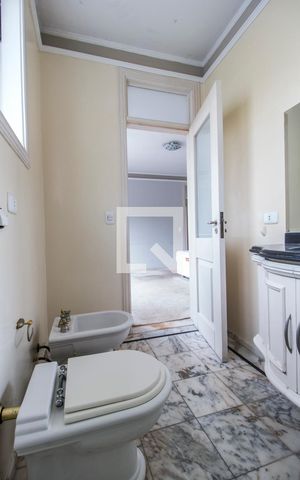 Casa de condomínio à venda com 750m², 5 quartos e 8 vagas Casa de condomínio à venda com 750m², 5 quartos e 8 vagasBanheiro da Suíte 4