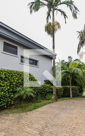 Casa de condomínio à venda com 750m², 5 quartos e 8 vagas Casa de condomínio à venda com 750m², 5 quartos e 8 vagasÁrea comum