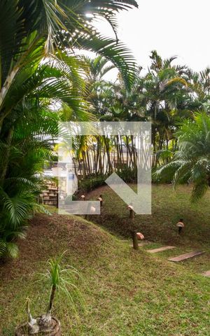 Casa de condomínio à venda com 750m², 5 quartos e 8 vagas Casa de condomínio à venda com 750m², 5 quartos e 8 vagasVista da Rua