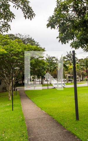 Casa de condomínio à venda com 750m², 5 quartos e 8 vagas Casa de condomínio à venda com 750m², 5 quartos e 8 vagasVista da Rua