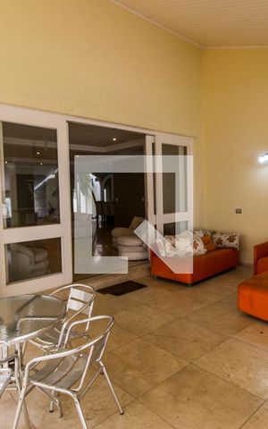 Casa de condomínio à venda com 750m², 5 quartos e 8 vagas Casa de condomínio à venda com 750m², 5 quartos e 8 vagasVaranda