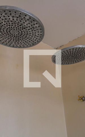 Casa de condomínio à venda com 750m², 5 quartos e 8 vagas Casa de condomínio à venda com 750m², 5 quartos e 8 vagasDetalhe do banheiro