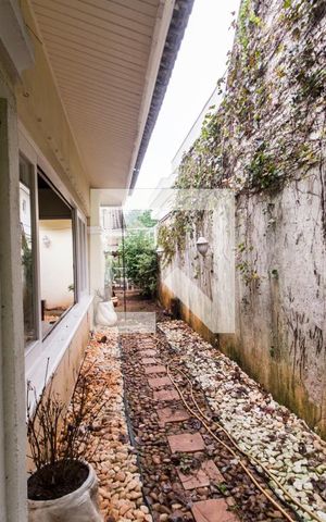 Casa de condomínio à venda com 750m², 5 quartos e 8 vagas Casa de condomínio à venda com 750m², 5 quartos e 8 vagasCorredor