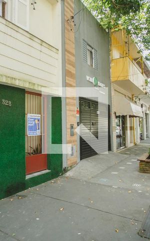 Casa à venda com 110m², 2 quartos e sem vaga Casa à venda com 110m², 2 quartos e sem vagaFachada
