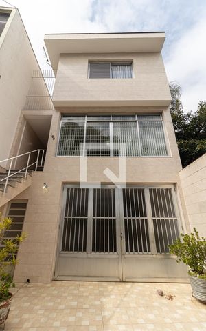 Casa à venda com 120m², 2 quartos e 1 vaga Casa à venda com 120m², 2 quartos e 1 vagaFachada