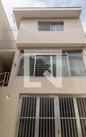 Casa à venda com 120m², 2 quartos e 1 vaga Casa à venda com 120m², 2 quartos e 1 vagaFachada