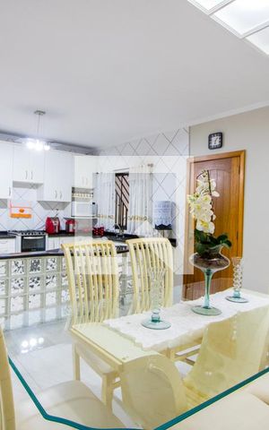 Casa à venda com 293m², 3 quartos e 3 vagas Casa à venda com 293m², 3 quartos e 3 vagasCopa