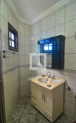 Casa à venda com 110m², 4 quartos e 3 vagasBanheiro social