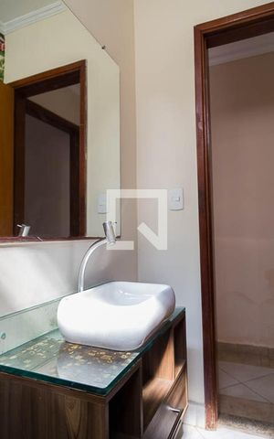 Casa à venda com 200m², 3 quartos e 2 vagas Casa à venda com 200m², 3 quartos e 2 vagasLavabo