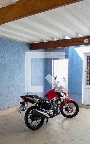 Casa à venda com 200m², 3 quartos e 2 vagas Casa à venda com 200m², 3 quartos e 2 vagasGaragem
