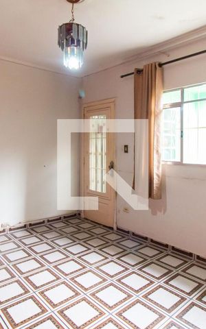 Casa à venda com 225m², 3 quartos e 2 vagas Casa à venda com 225m², 3 quartos e 2 vagasSala