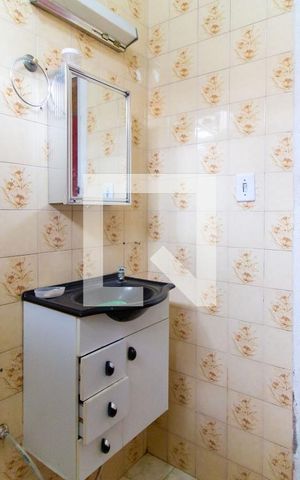Casa à venda com 225m², 3 quartos e 2 vagas Casa à venda com 225m², 3 quartos e 2 vagasBanheiro 01