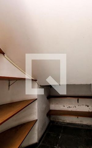 Casa à venda com 380m², 5 quartos e 6 vagasDespensa