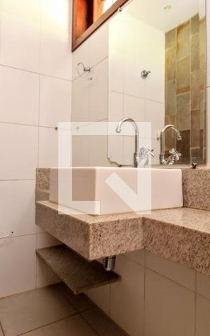 Casa à venda com 380m², 5 quartos e 6 vagasBanheiro