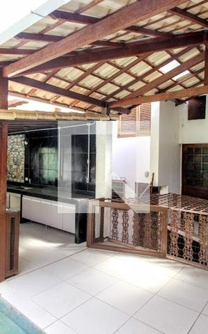Casa à venda com 380m², 5 quartos e 6 vagasÁrea externa
