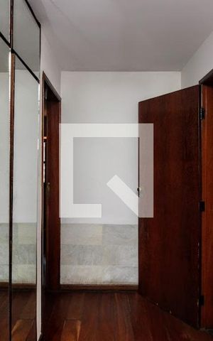 Casa à venda com 380m², 5 quartos e 6 vagasQuarto