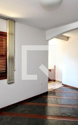 Casa à venda com 380m², 5 quartos e 6 vagasQuarto