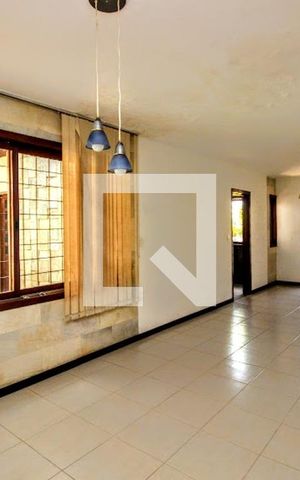 Casa à venda com 380m², 5 quartos e 6 vagasSala