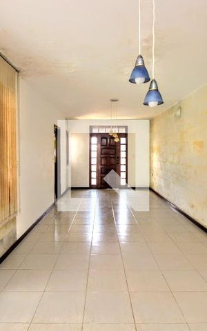 Casa à venda com 380m², 5 quartos e 6 vagasSala