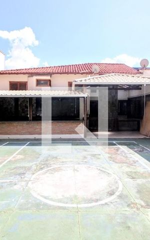 Casa à venda com 380m², 5 quartos e 6 vagasÁrea externa
