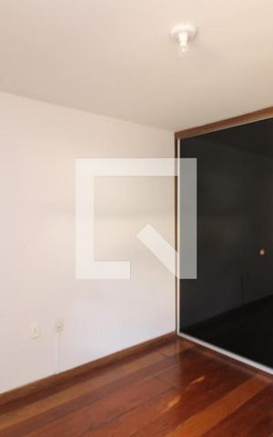 Casa à venda com 380m², 5 quartos e 6 vagasQuarto
