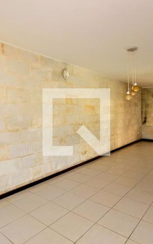 Casa à venda com 380m², 5 quartos e 6 vagasSala