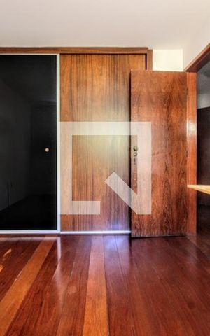 Casa à venda com 380m², 5 quartos e 6 vagasQuarto