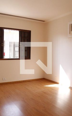 Casa à venda com 170m², 3 quartos e 4 vagasSuíte