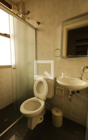 Apartamento à venda com 245m², 4 quartos e 3 vagasBanheiro de Serviço