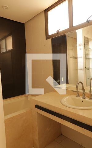 Apartamento à venda com 245m², 4 quartos e 3 vagasBanheiro da Suíte