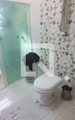Casa à venda com 705m², 4 quartos e 8 vagasBanheiro Quarto 2 
