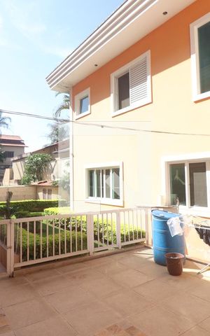 Casa à venda com 705m², 4 quartos e 8 vagasQuintal 