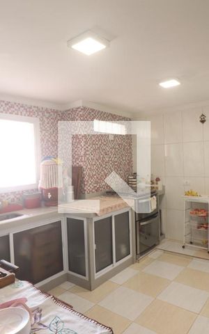 Casa à venda com 705m², 4 quartos e 8 vagasCozinha 