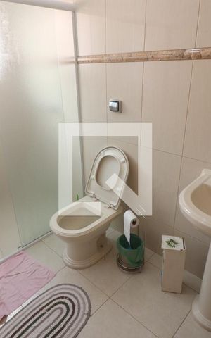 Casa à venda com 705m², 4 quartos e 8 vagasBanheiro  Quarto 4 