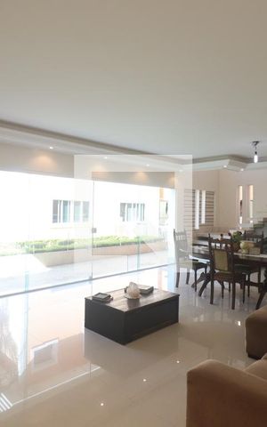 Casa à venda com 705m², 4 quartos e 8 vagasSala 