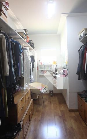 Casa à venda com 705m², 4 quartos e 8 vagasCloset Quarto 1 