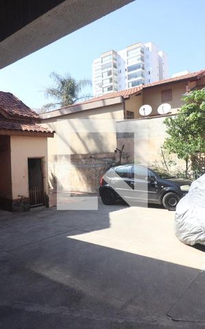 Casa à venda com 705m², 4 quartos e 8 vagasGaragem