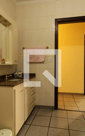 Casa à venda com 190m², 3 quartos e 3 vagasBanheiro Social