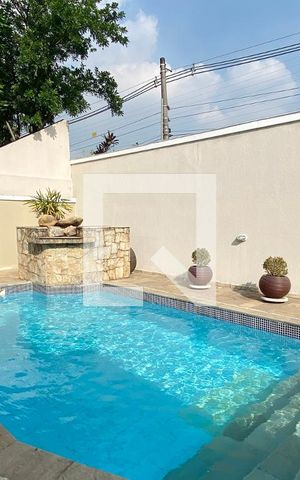 Casa de condomínio à venda com 560m², 4 quartos e 6 vagasPiscina