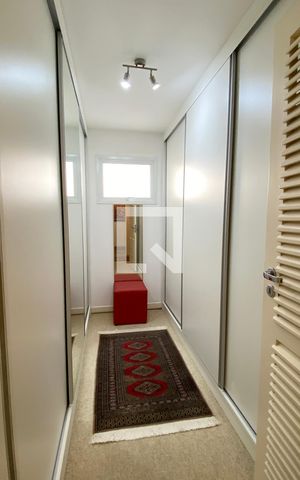 Casa de condomínio à venda com 560m², 4 quartos e 6 vagasCloset da suíte 4
