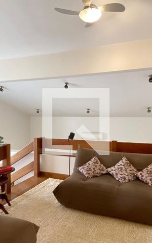 Casa de condomínio à venda com 560m², 4 quartos e 6 vagasSala de TV