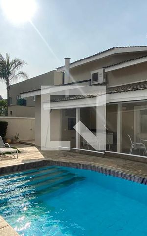 Casa de condomínio à venda com 560m², 4 quartos e 6 vagasPiscina