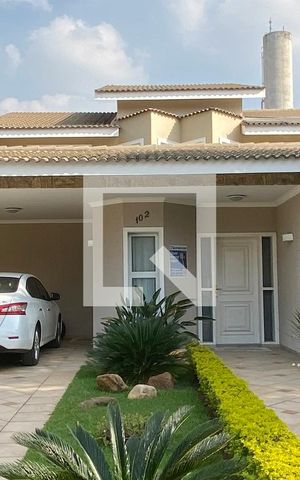 Casa de condomínio à venda com 560m², 4 quartos e 6 vagasFachada