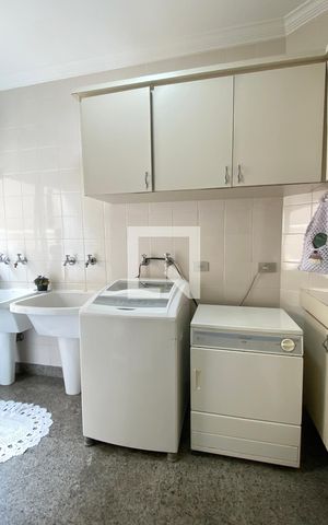 Casa de condomínio à venda com 560m², 4 quartos e 6 vagasÁrea de Serviço