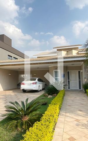 Casa de condomínio à venda com 560m², 4 quartos e 6 vagasFachada