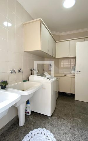 Casa de condomínio à venda com 560m², 4 quartos e 6 vagasÁrea de Serviço