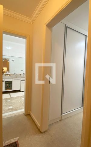 Casa de condomínio à venda com 560m², 4 quartos e 6 vagasCloset da suíte 4